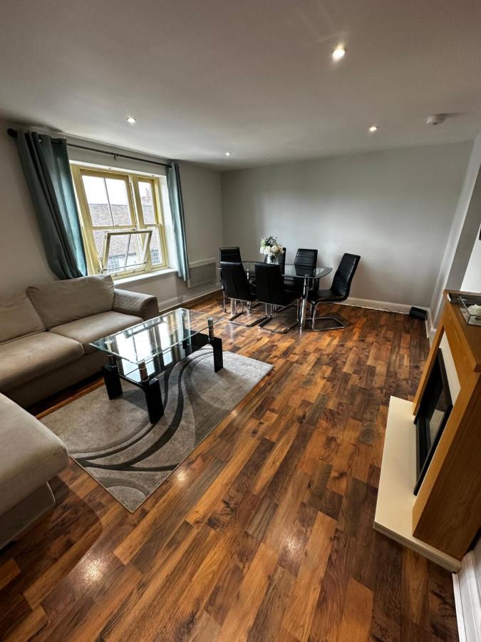 Two Bedroom Flat Town Centre 콜체스터 외부 사진