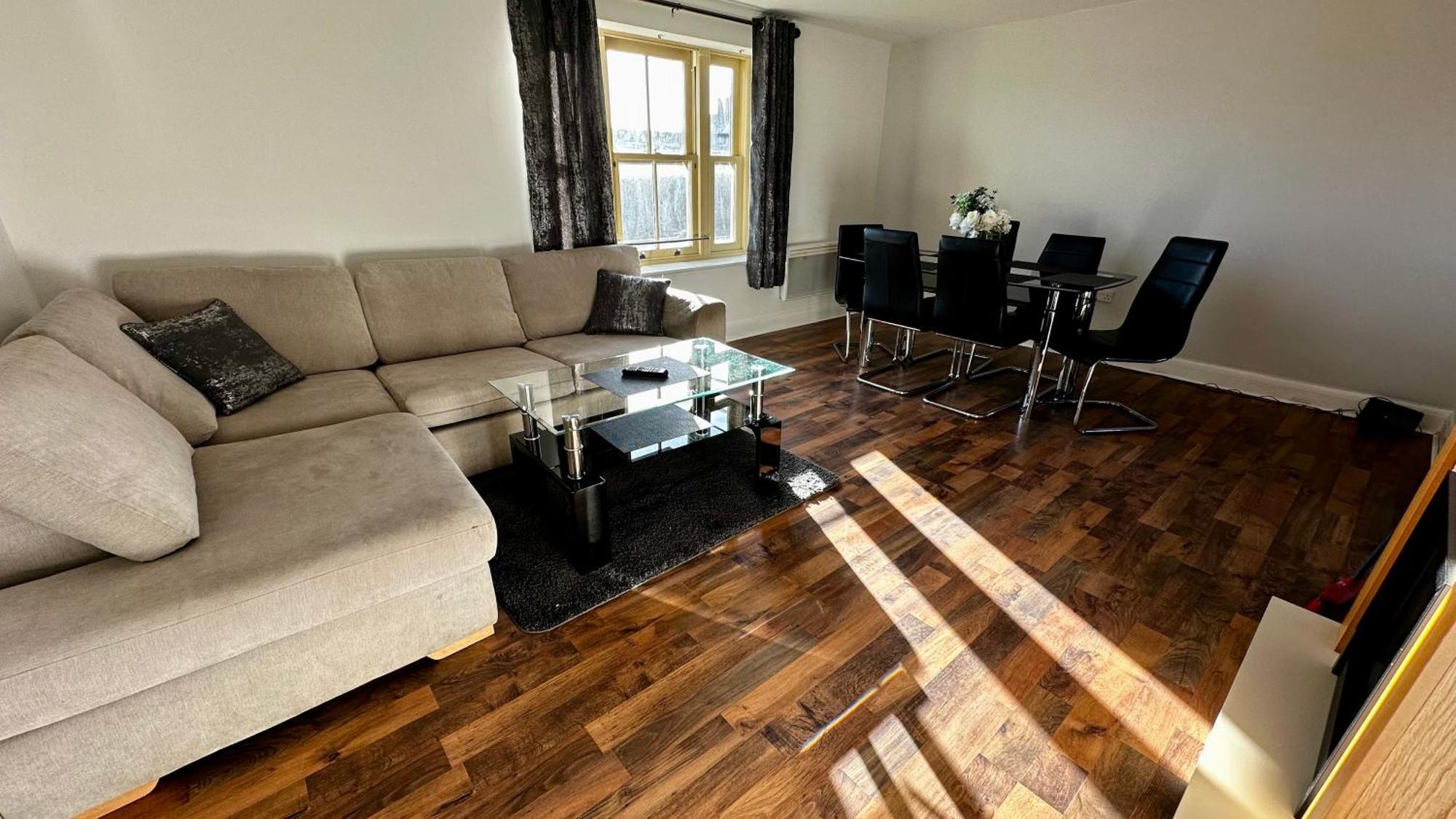 Two Bedroom Flat Town Centre 콜체스터 외부 사진